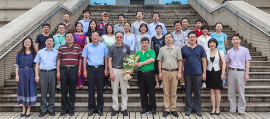 计算机科学技术系退休党员教师欢送会集体照